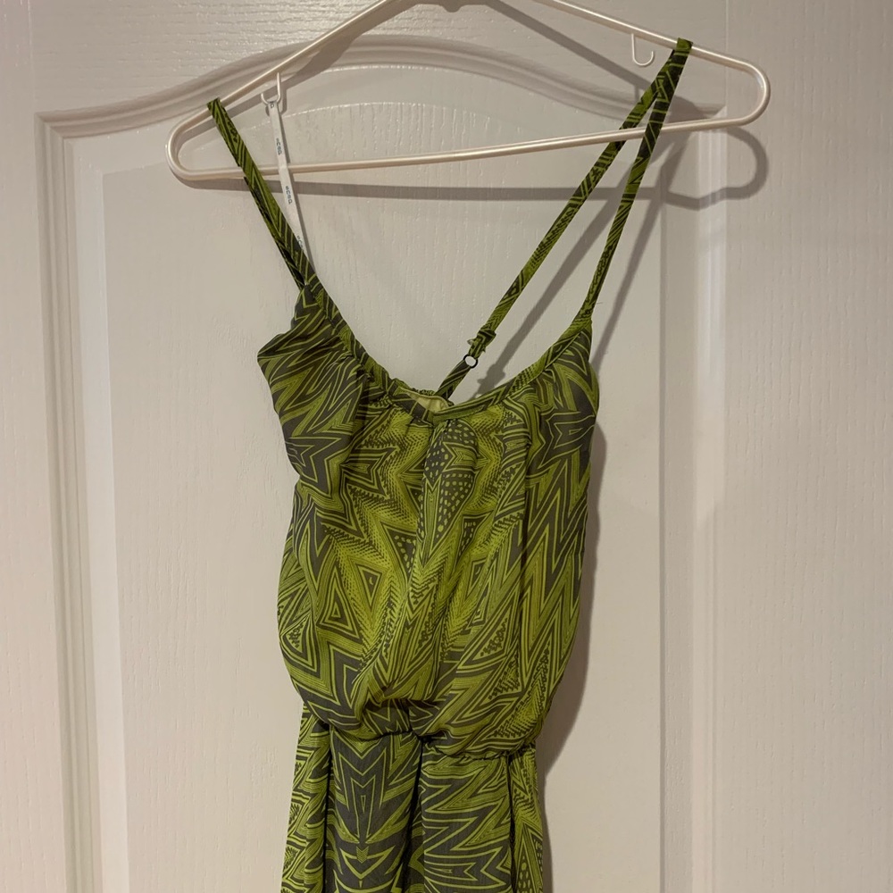 3/$10 πποΈ Snap Green Gray Print High-Low Dress - Size 7